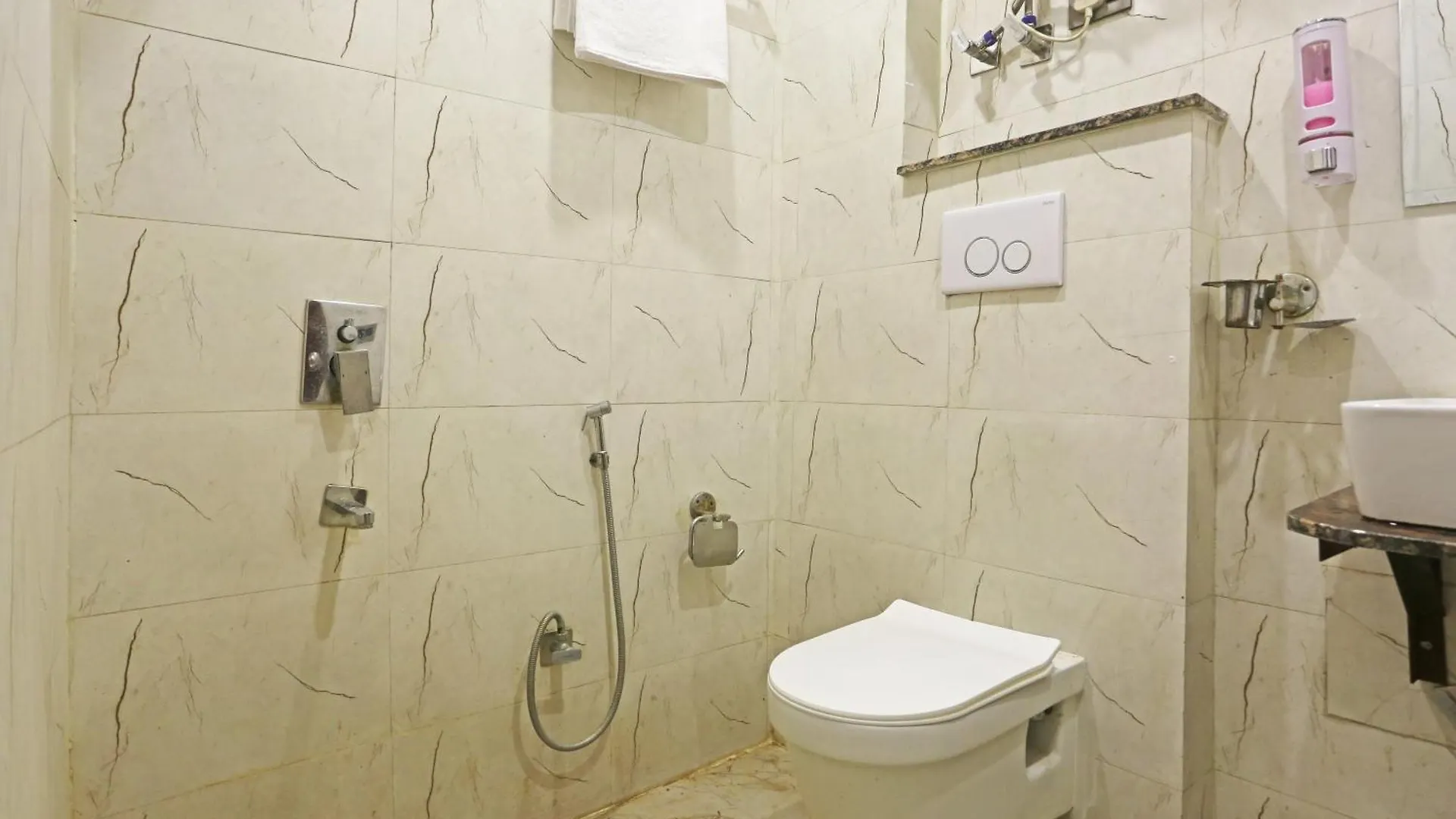 Hotel Ecg Grand Inn-Near Delhi Airport New Delhi 0*,