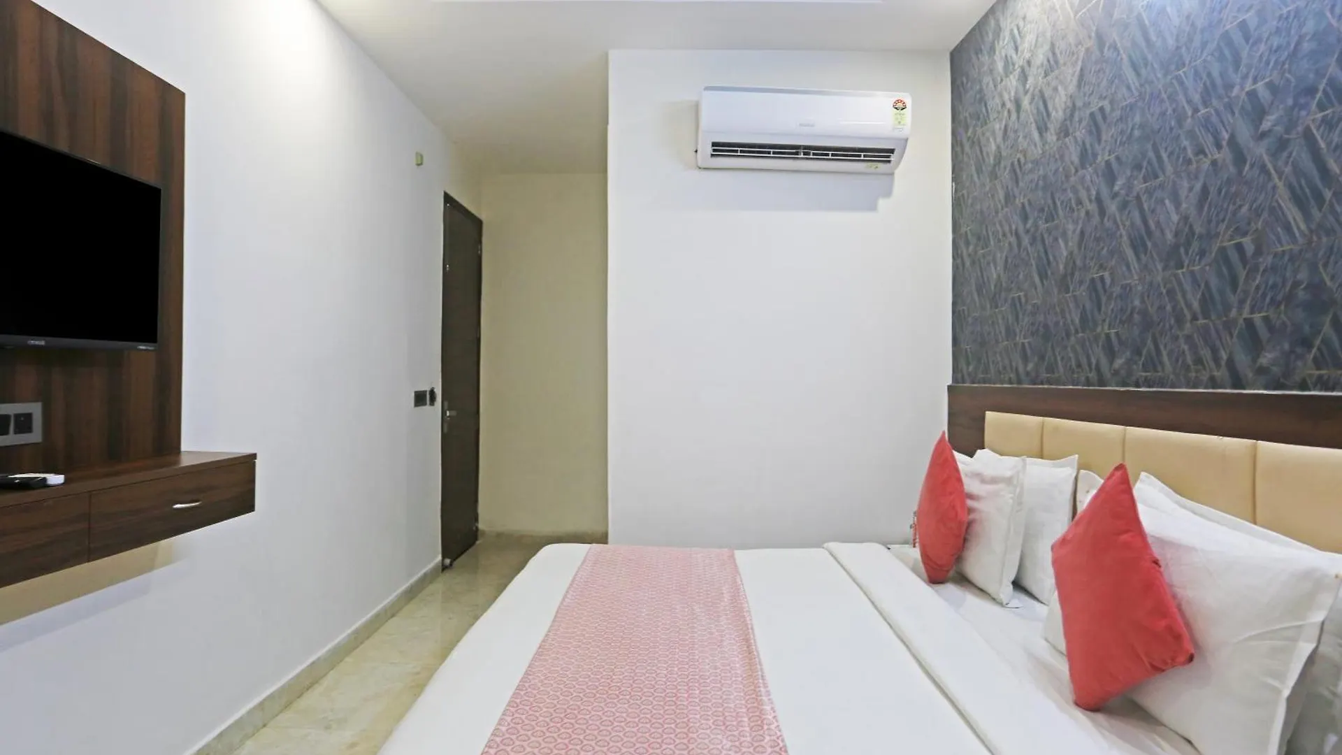 Hotel Ecg Grand Inn-Near Delhi Airport New Delhi 0*,