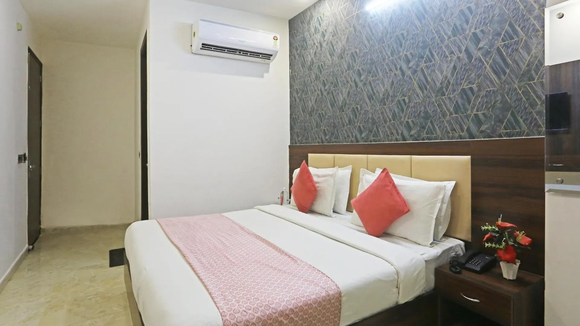 Hotel Ecg Grand Inn-Near Delhi Airport New Delhi