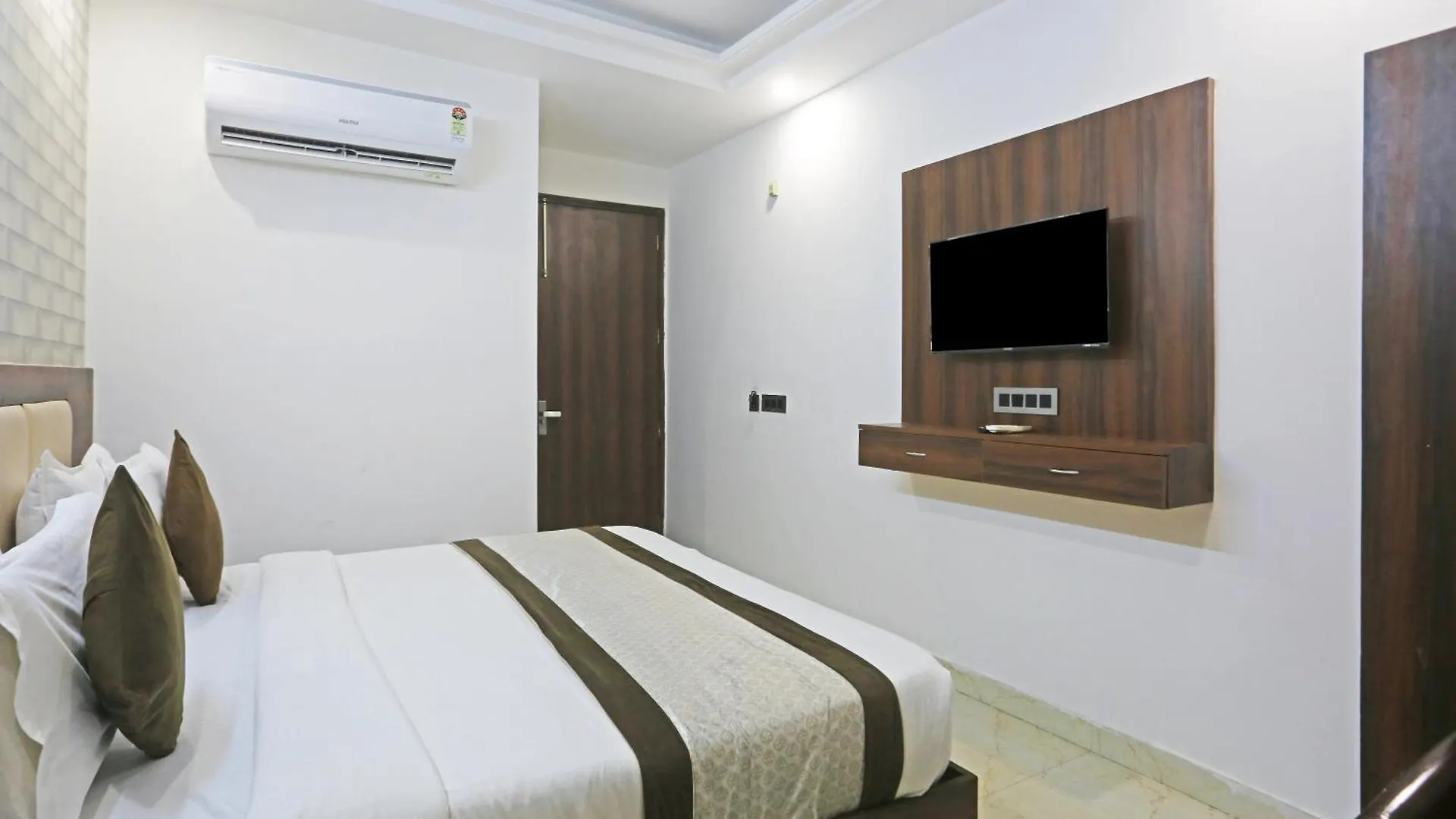 Hotel Ecg Grand Inn-Near Delhi Airport New Delhi